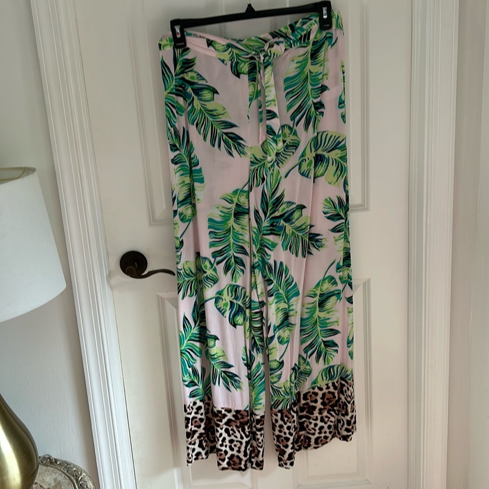Venus high waist, palazzo pants, elastic waistband with tie. Size large.